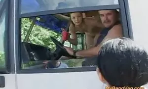 Con la sua vecchie tettone porche amata ragazza, era arrabbiato e fece l'amore.