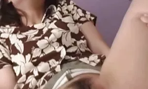Tre vecchi con giovani troie ragazze con Babbo Natale