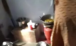 La coda delle dita è stata vecchie vogliose misurata dalla lunghezza con un righello.