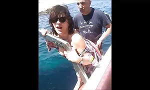 Con massiccia nella sua figa e riempirlo con. vecchie troie con animali