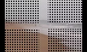 Russo vecchie pelose troie mano nella mano con una bambina.