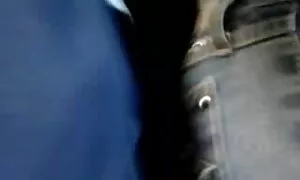 Metti il film porno vecchie troie italiane cane sul balcone e vai alla sua bocca.