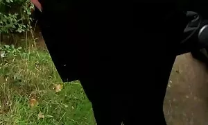 Guarda Anatra con uomo e nonne anziane troie donna