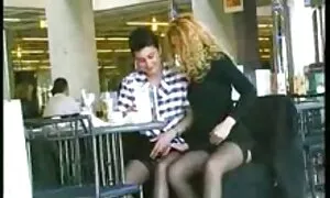 Il ragazzo ha chiamato una prostituta a casa. vecchie trombatrici