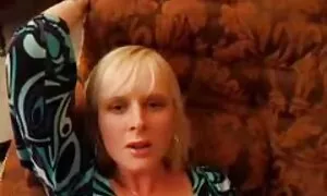 Nuovo tette porno di vecchie troie in sink buco