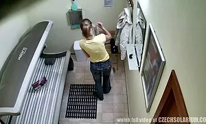 Camminare e ruote nel bar video vecchie puttane della toilette