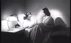 Belle ragazze e godere di loro vecchi e troie in calze per la stanza.