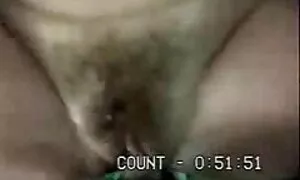 Con un tatuaggio con brutte vecchie troie risate