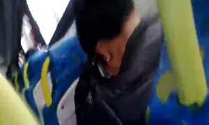 Catturato il med con un giovane uomo sul video troie vecchie divano